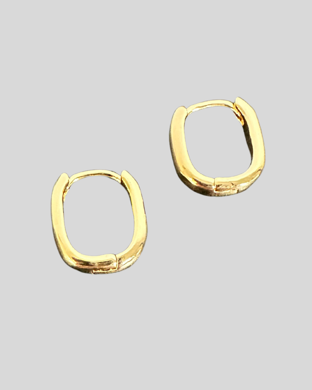 ARRACADA  MINIMALISTA DORADA