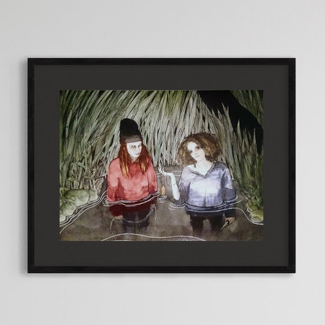 Het ingelijstte schilderij van Marleen Suzanne dat tentoongesteld hing tijdens de Royal Academy of Art Summer Exhibition in Londen in 2016. Op het schilderij staantwee vrouwen te zien die in een moeras staan.