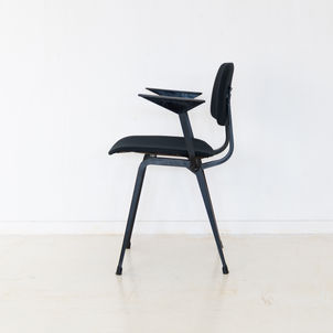 リボルトチェア ブラック アームレスト | Revolt chair black armrest
