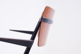 ピラミッドチェア アームレスト付 | Pyramid chair with armrest