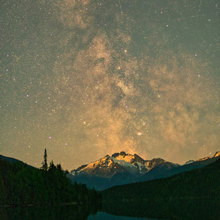 Mount Oscar, six shooting stars and the Milky Way - Kelmar Marsh.jpeg