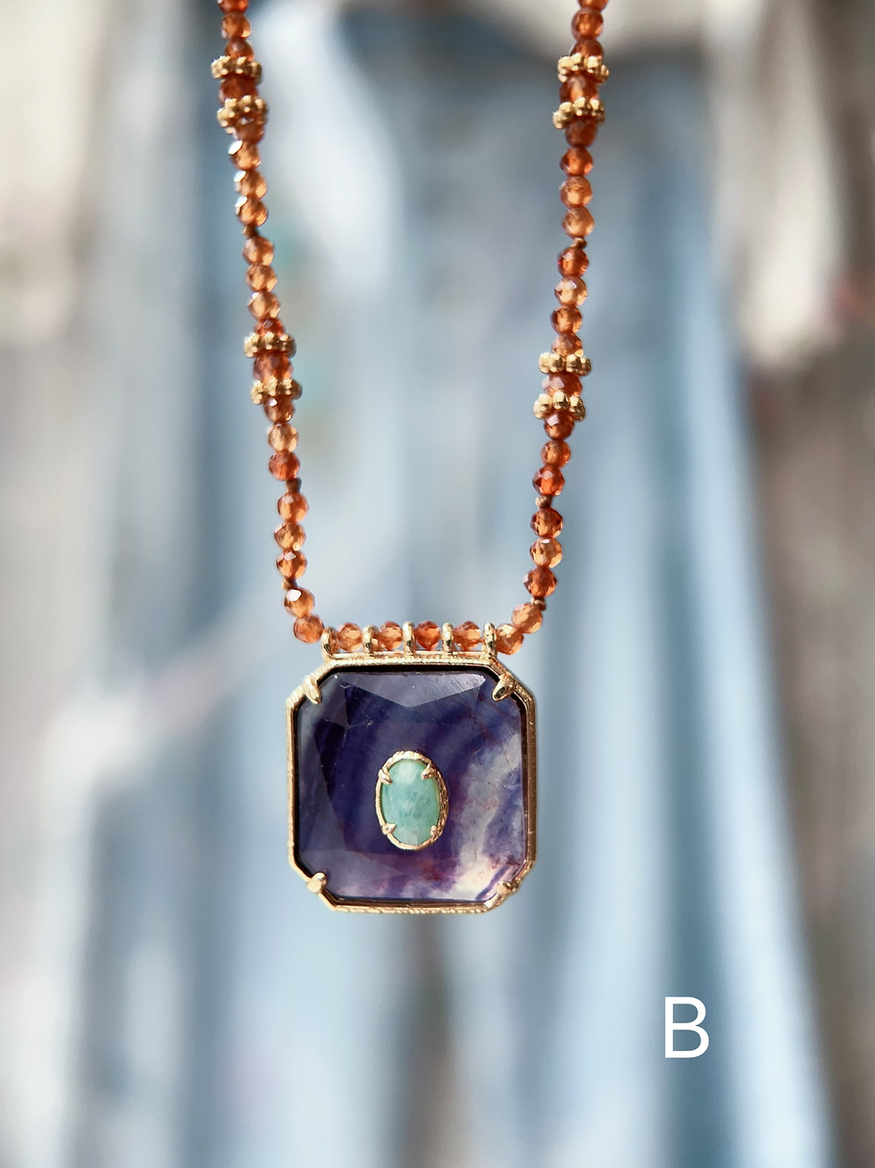 Miniature : Collier HABAHA - perlé pierres grande pierre carrée