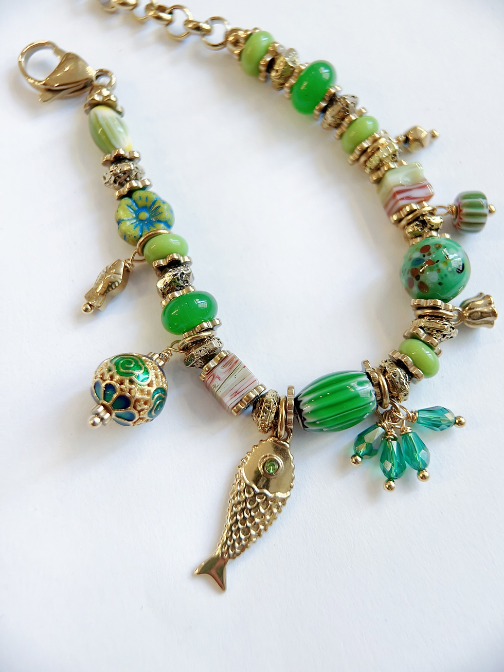 Thumbnail: Bracelet - HABAHA - rondelle carré millefiori pampilles poisson