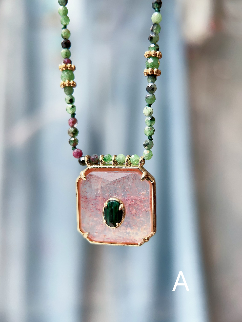 Miniature : Collier HABAHA - perlé pierres grande pierre carrée