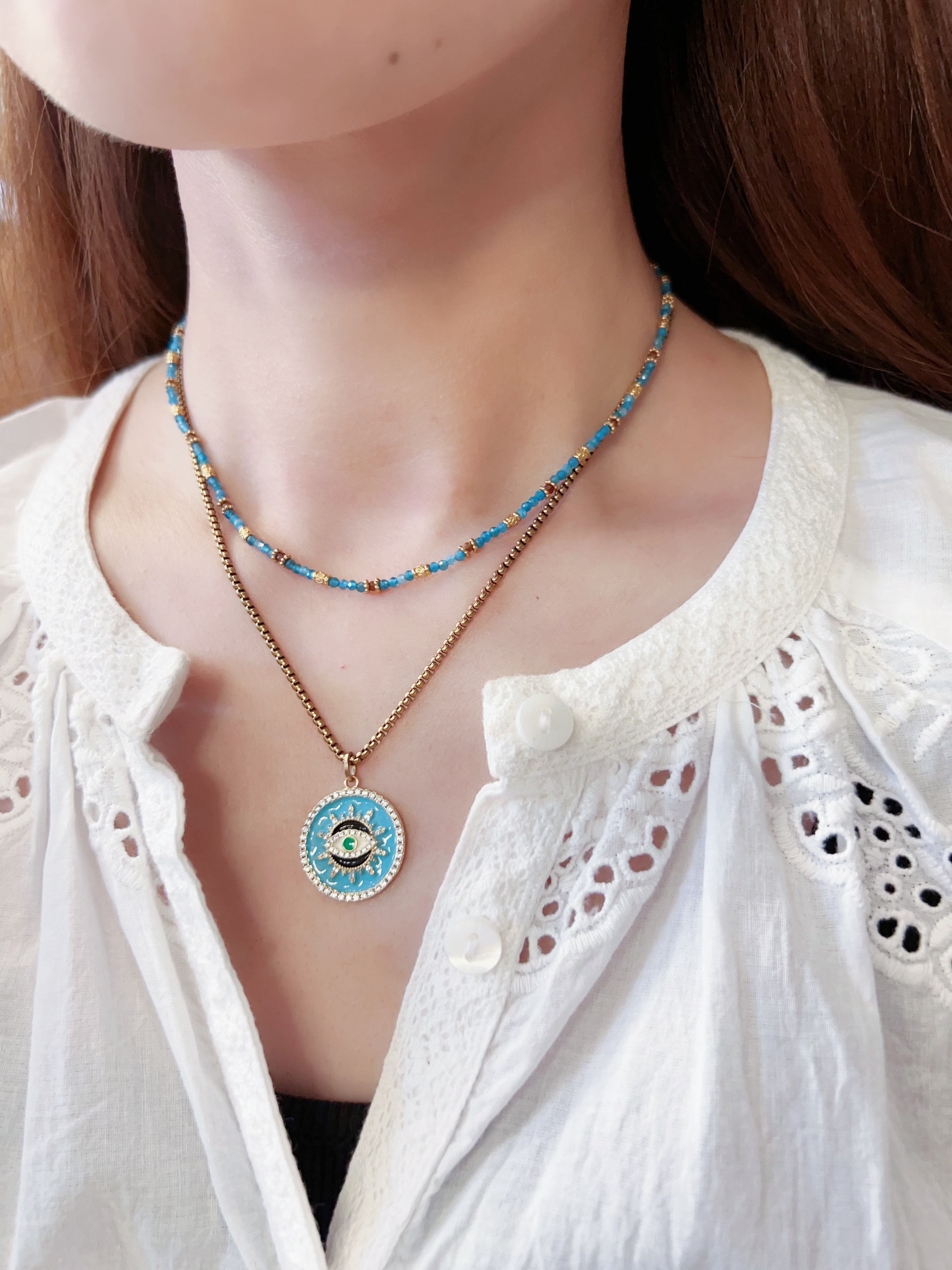 Collier - HABAH - chaine plaque rond oeil strass bleu