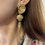Thumbnail: Boucles d'oreilles HABAHA - coquille escargot poisson doré