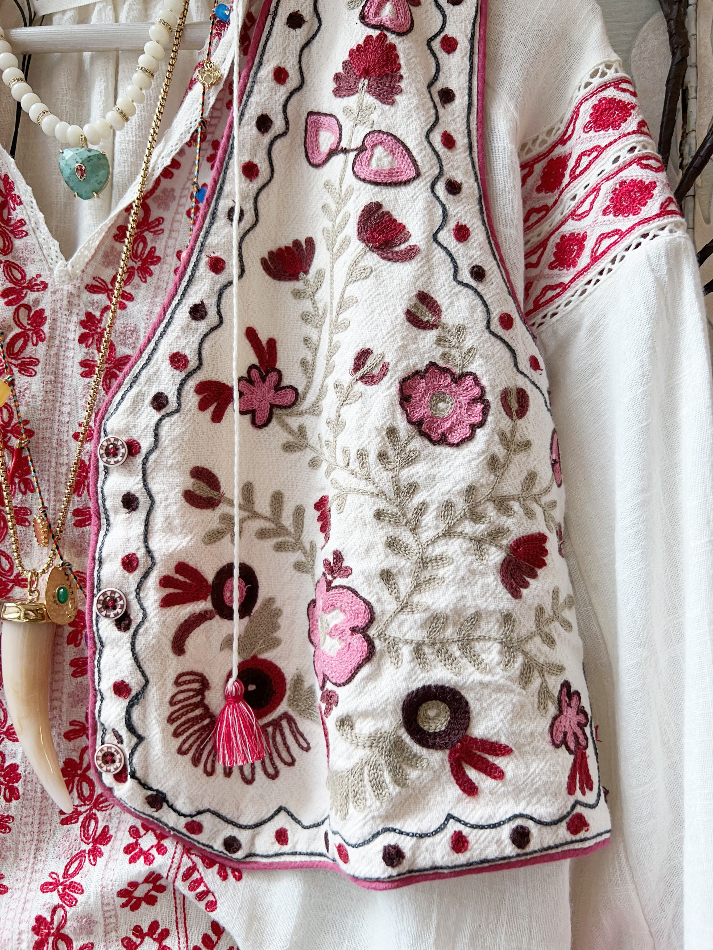 Maison Hotel - VEST FREAK FOLK LOLA