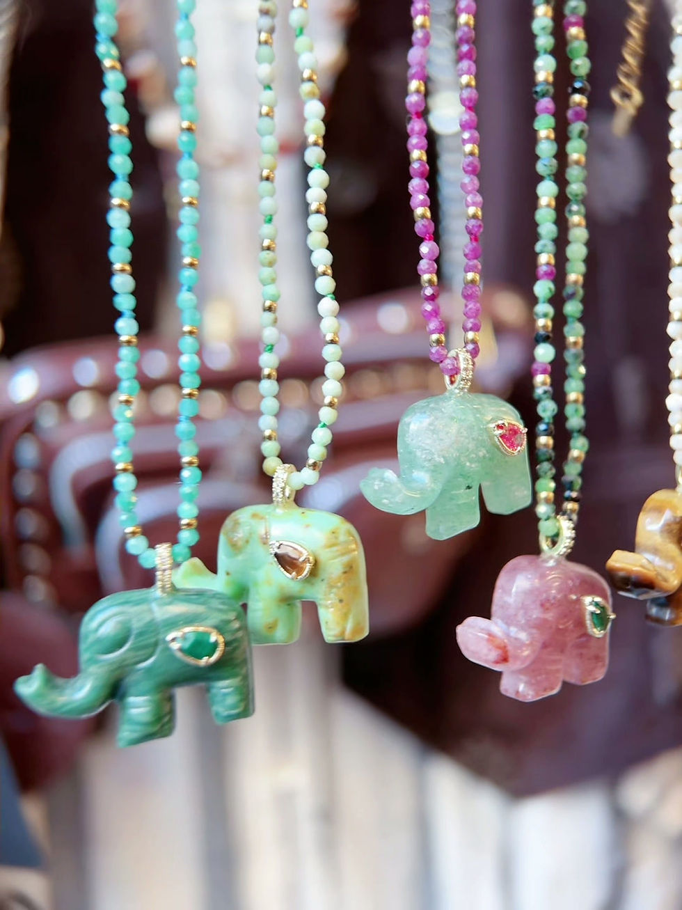 Thumbnail: Collier HABAHA - fil perlé pendentif éléphant