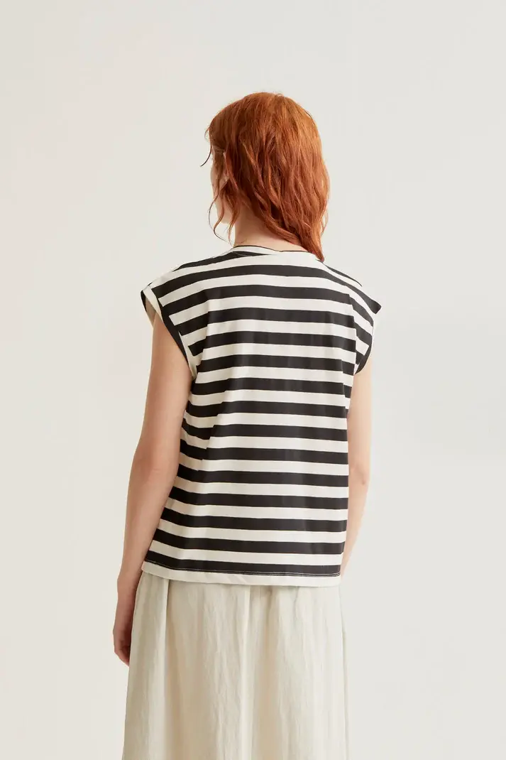 Thumbnail: COMPANIA FANTASTICA - T-shirt à rayures noires et broderie tulipe