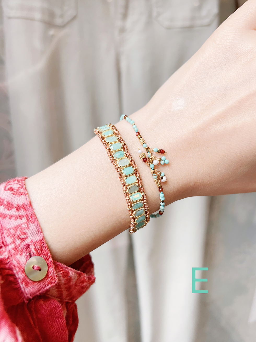 Thumbnail: Bracelet- HABAHA -  fil tressé pierres rectangulaires