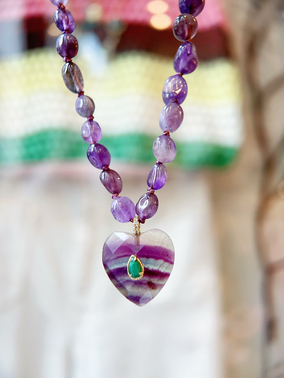 Thumbnail: Collier - HABAHA - pierres irrégulières pendentif coeur