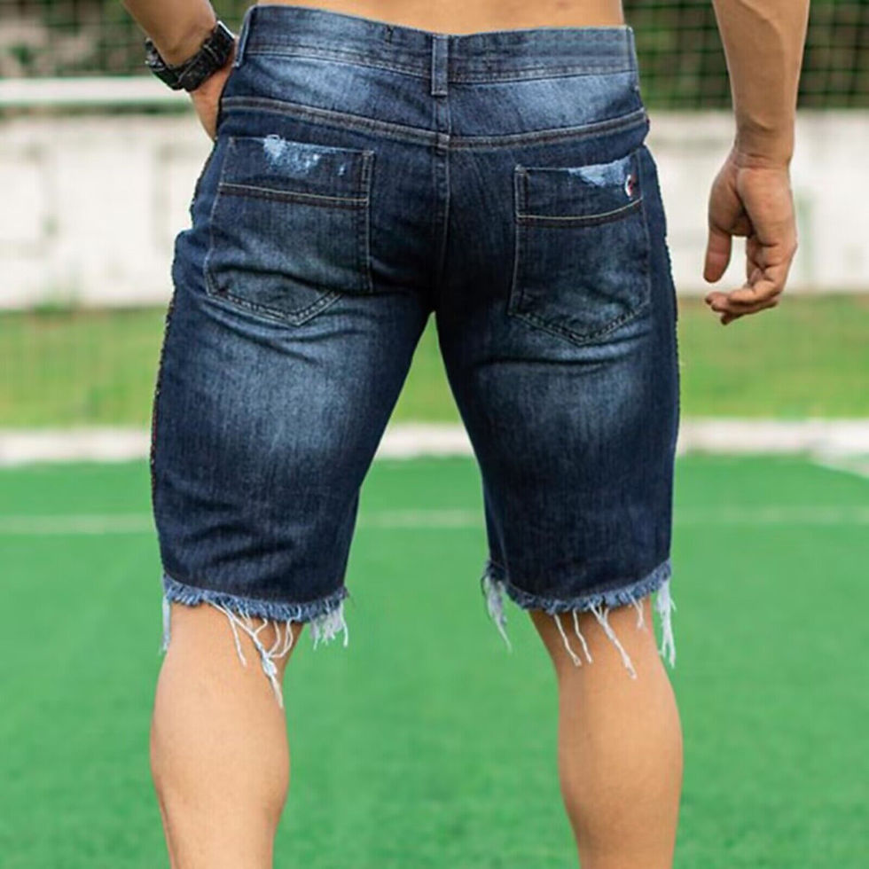 Miniatura: Bermuda Jeans Masculina Destroyed, com rasgos modernos, lavagem estonada, cintur