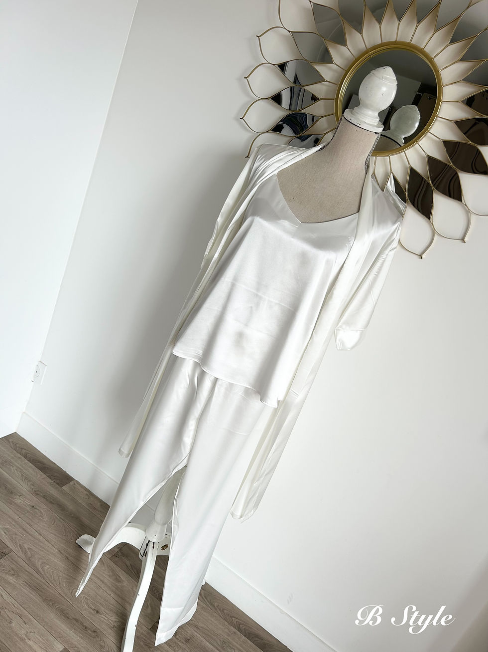 Miniature : pyjama personnalisé satiné avec prénom brodé 3 pièces peignoir pantalon et débardeur avec prénom brodé pour mariée B Style