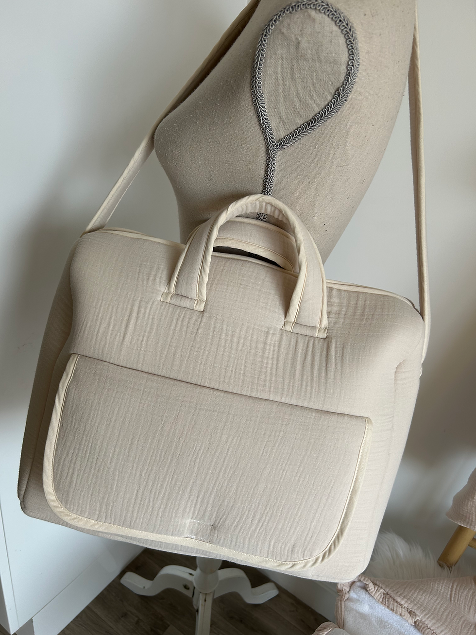 Miniature : sac à langer personnalisé avec prénom brodé. Sac à langer en double gaz de coton . Cadeau de naissance pour la maternité