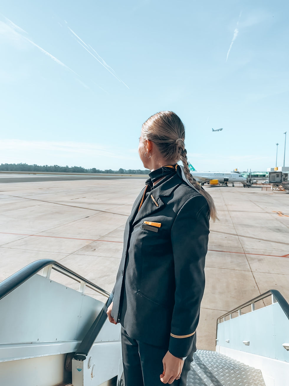 Fliegen & Familie: Wie familienfreundlich ist der Job als Flugbegleiter:in wirklich?