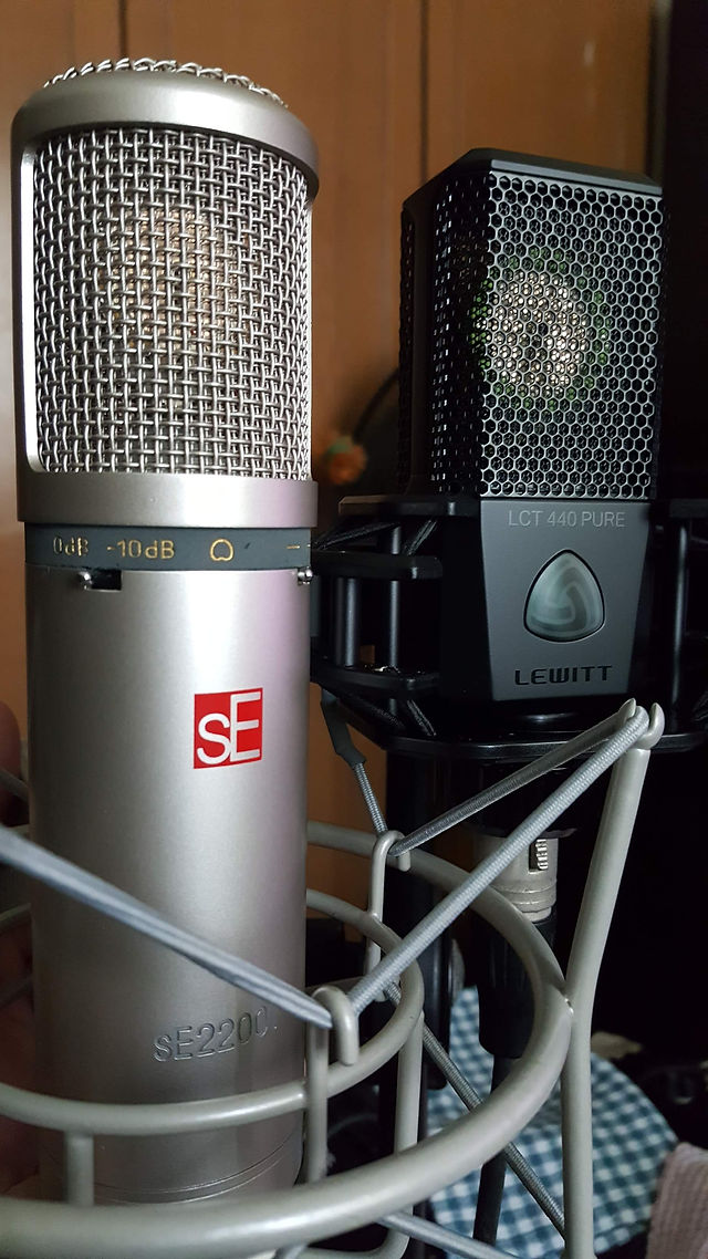 Mic Shootout! sE Electronics 2200T vs Lewitt LCT440 Pure