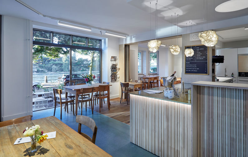 MUGGLI + BISCHLER; MUBI Architekten Sanierung Umnutzung Basel Gewerbe Denkmalschutz Wohnen Arbeiten; Cafe Nona Basel