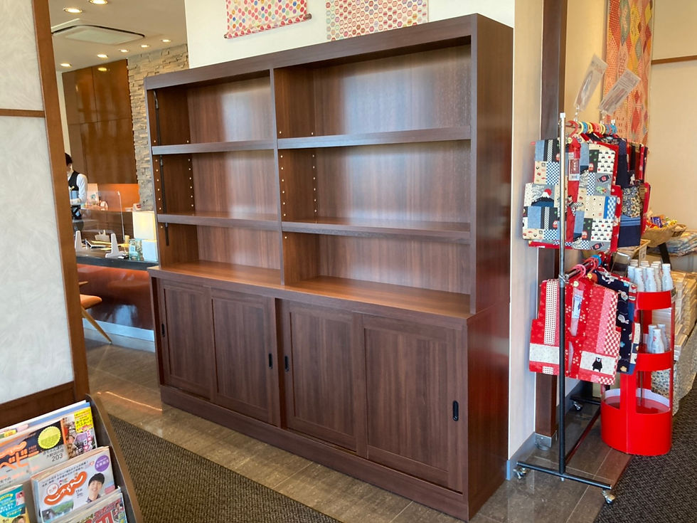 ﾎﾃﾙ　ﾛﾋﾞｰ展示棚