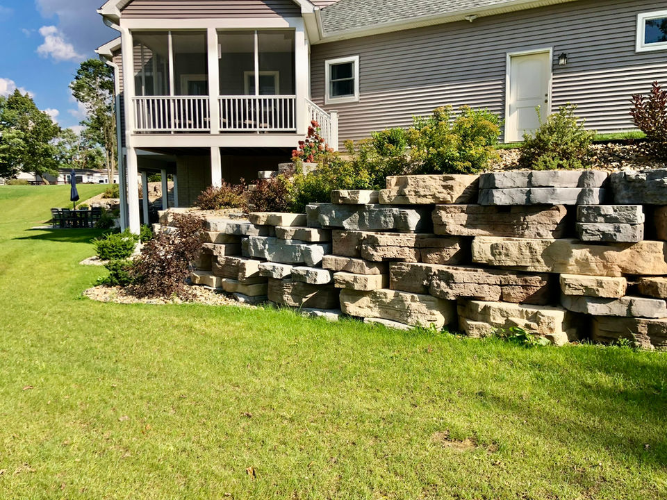 outcropping wall with clean landscaping 
