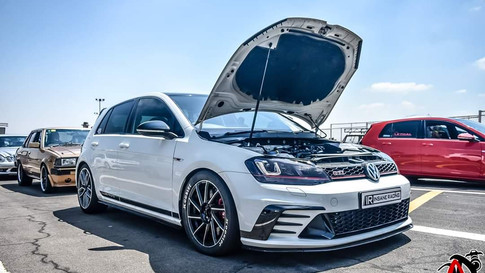 1. VW GOLF 7 GTI CS - 11.69 @ 189.9 km/h