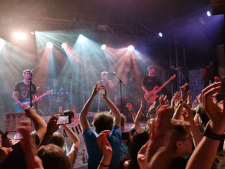 No Sweet Dreams in der vollgepackten Backstage Halle