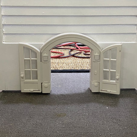 How to Reduce Litter Tracking With a Cat Door