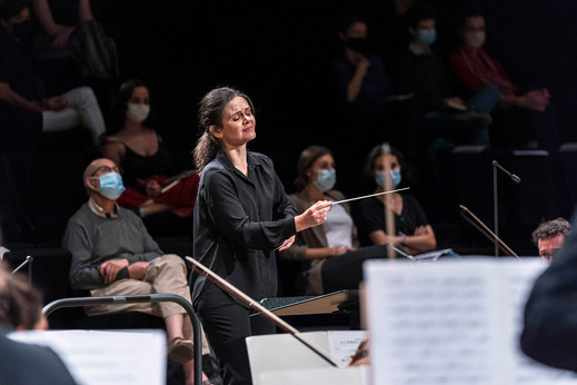 Eleni Papakyriakou conductor
