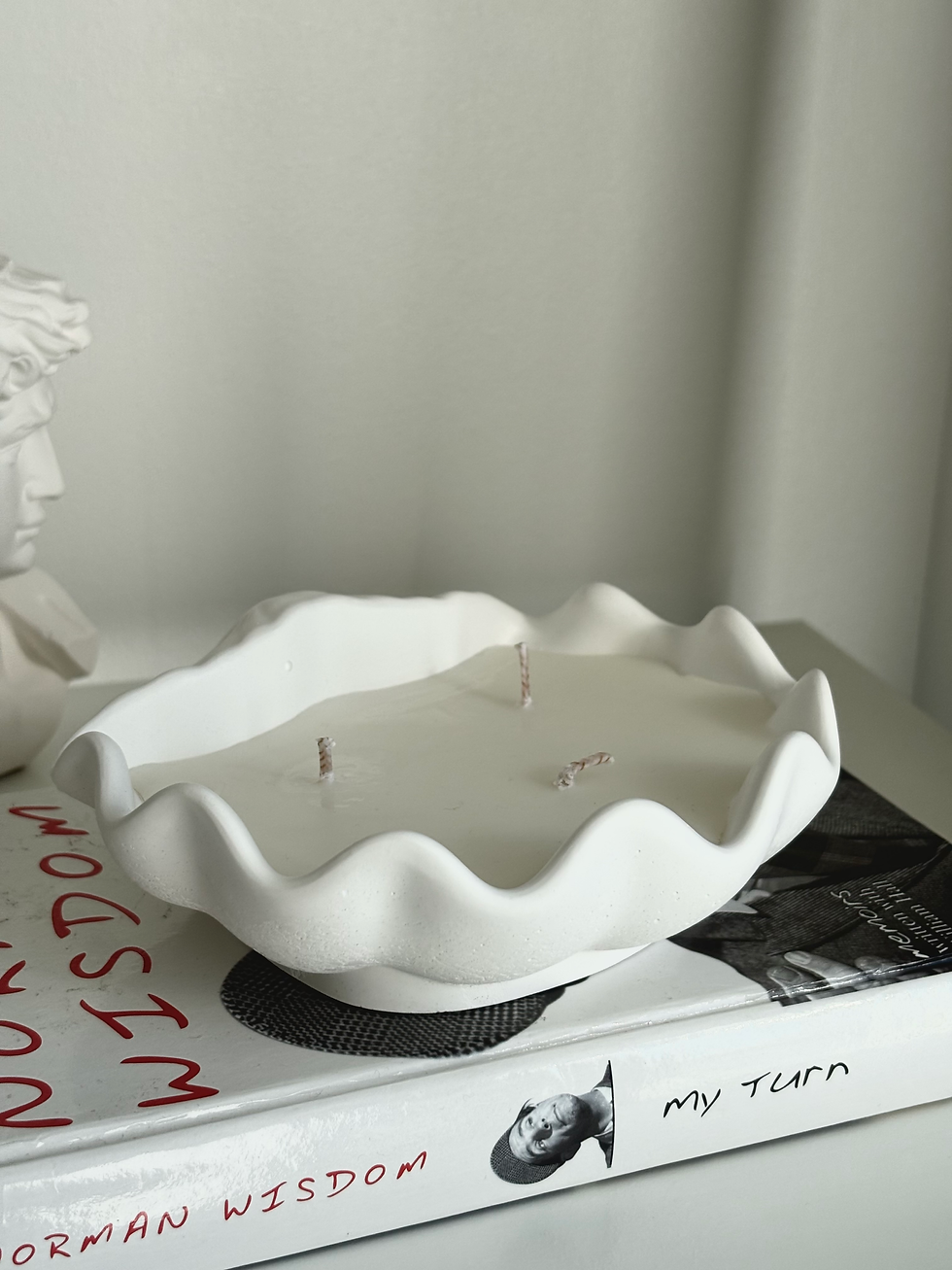 Thumbnail: Large Clam Shell Candle