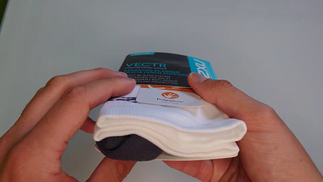 2XU Vectr Cushion Full Length Socks in white in packaging viewed from below