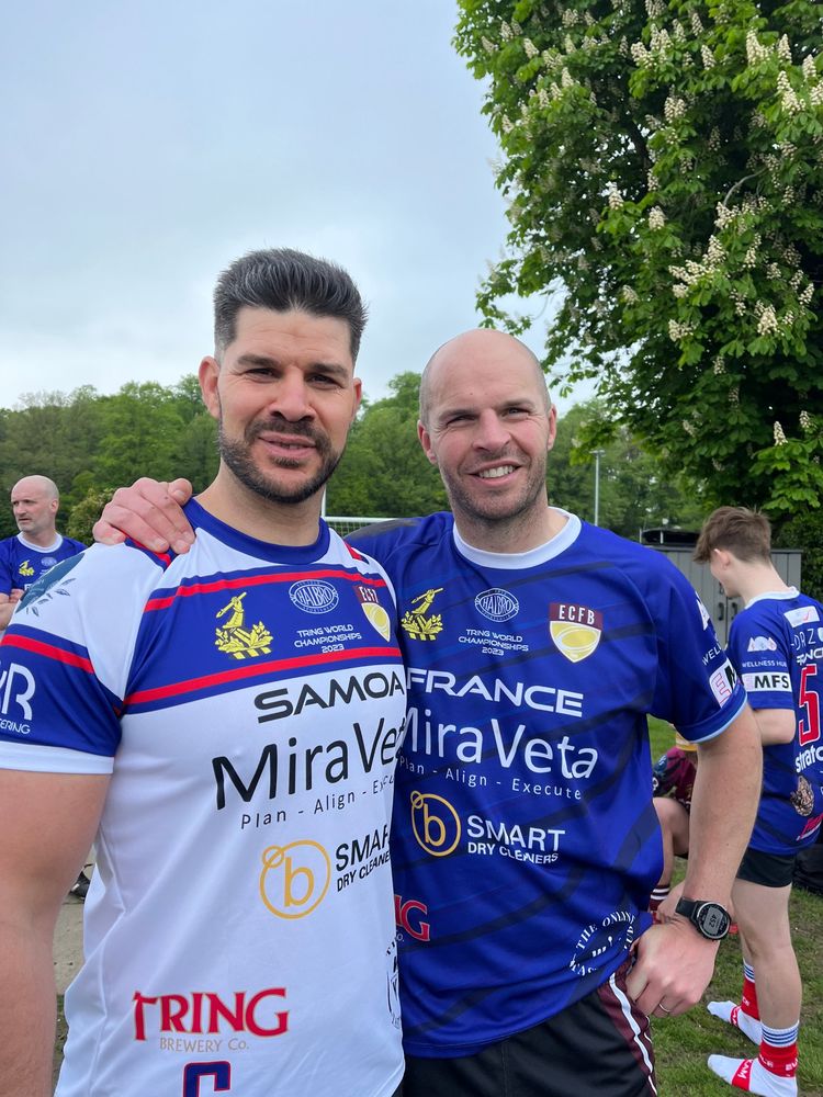Two players in MiraVeta-sponsored kit