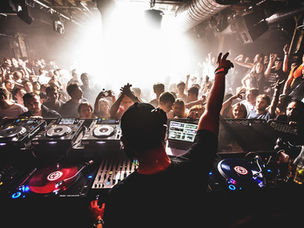 Why Great Music Keeps Guests Longer — and How AI DJs Make It Happen