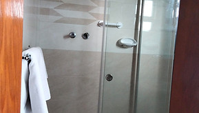 bathroom at ras amba hotel