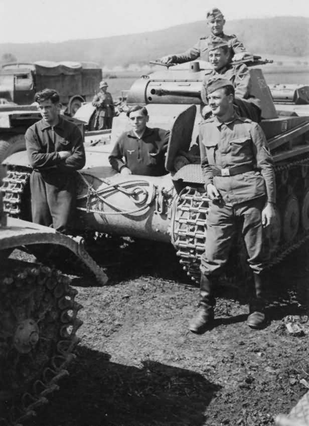 German_light_tank_Panzer_II_4.jpg