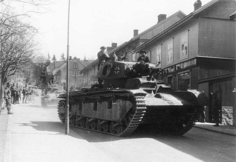 Bundesarchiv_Bild_101I-761-221N-06,_Norwegen,_Panzer__Neubaufahrzeug_.jpg