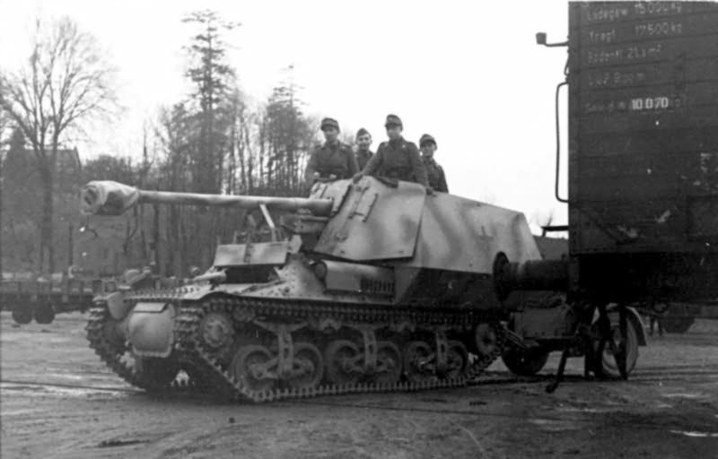 Marder_I_West_front_1943_4.jpg