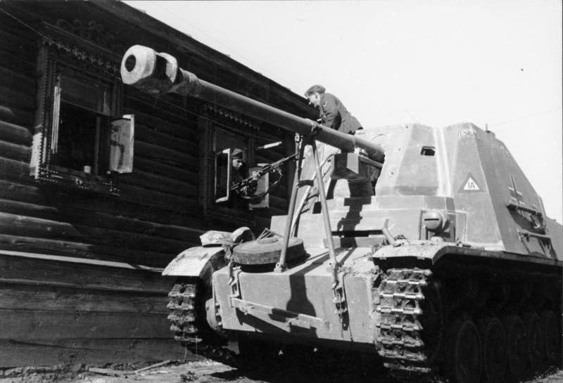 Bundesarchiv_Bild_101I-197-1239-21A,_Russland-Mitte,_Panzerjäger__Marder_II_.jpg