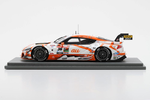 スパーク社製【2024年 GT最終戦 鈴鹿仕様チャンピオンボード付