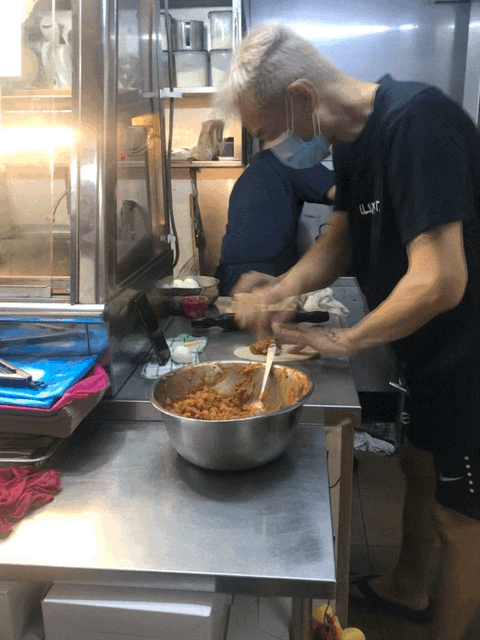 (Curry Puff) Tanglin Crispy Curry Puff 11.GIF