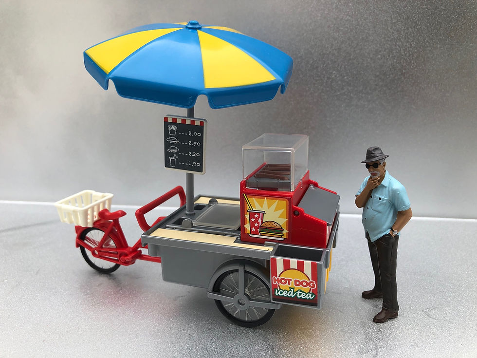 Premium Hotdog Cart w Vendor 1/24 Scale G Scale