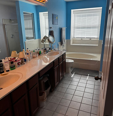 before remodeled bathroom in Marana, AZ