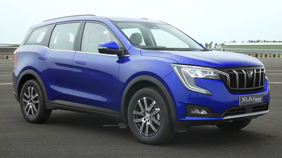 Mahindra XUV700 self drive car rental Indore