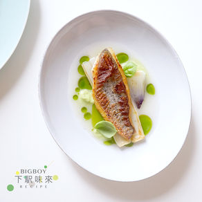 鮮魚湯配香煎鱸魚｜Pan Fried Sea Bass with Pea Puree & Homemade Fish Broth