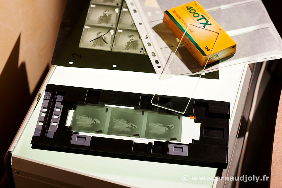 le (Universal film holder (#7)) pour numériser de la Tri-X 400 de chez Kodak en format 120