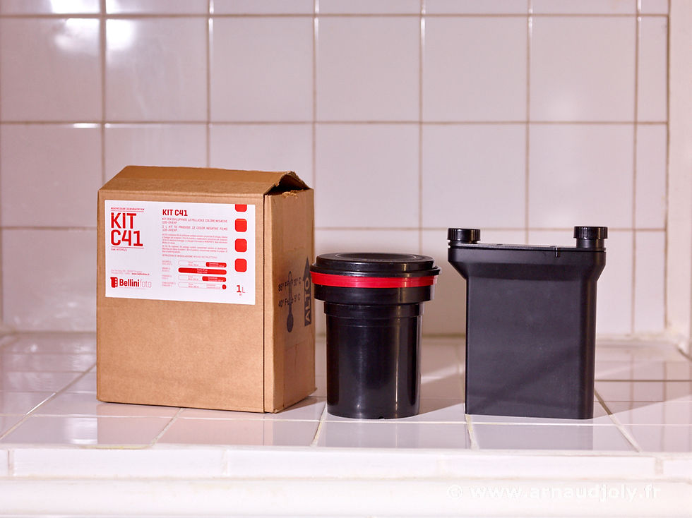 Kit C41 Bellinifoto en compagnie de la cuve PATERSON CUVE UNIVERSAL (2 FILMS135 OU 1 FILM120) et de la cuve STEARMAN PRESS SP-445 CUVE DE DÉVELOPPEMENT POUR FILM 4X5 (X4)
