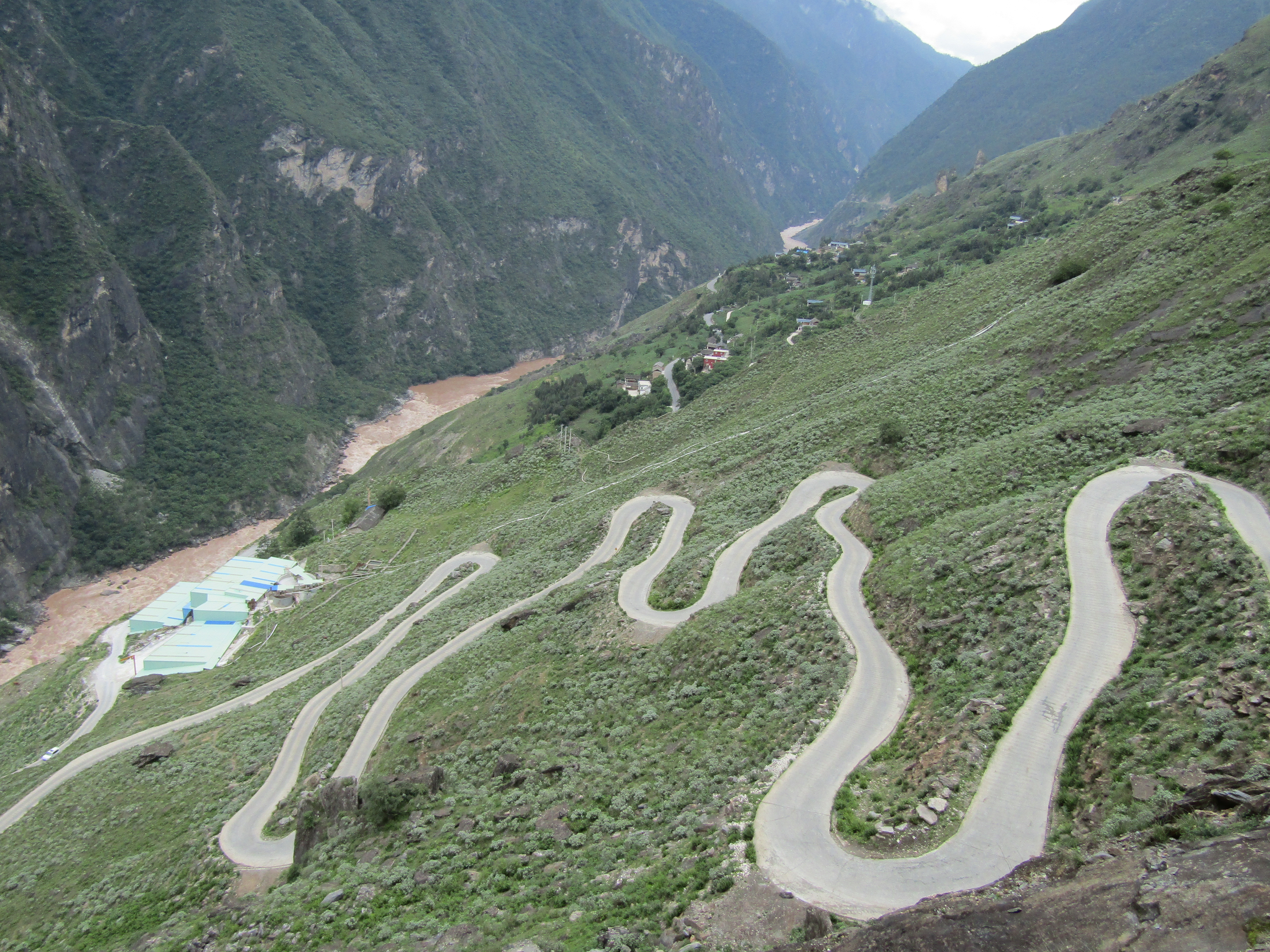 Lijiang Tiger Leaping Gorge hike in Shangra-La best road up 2016-07-04 178