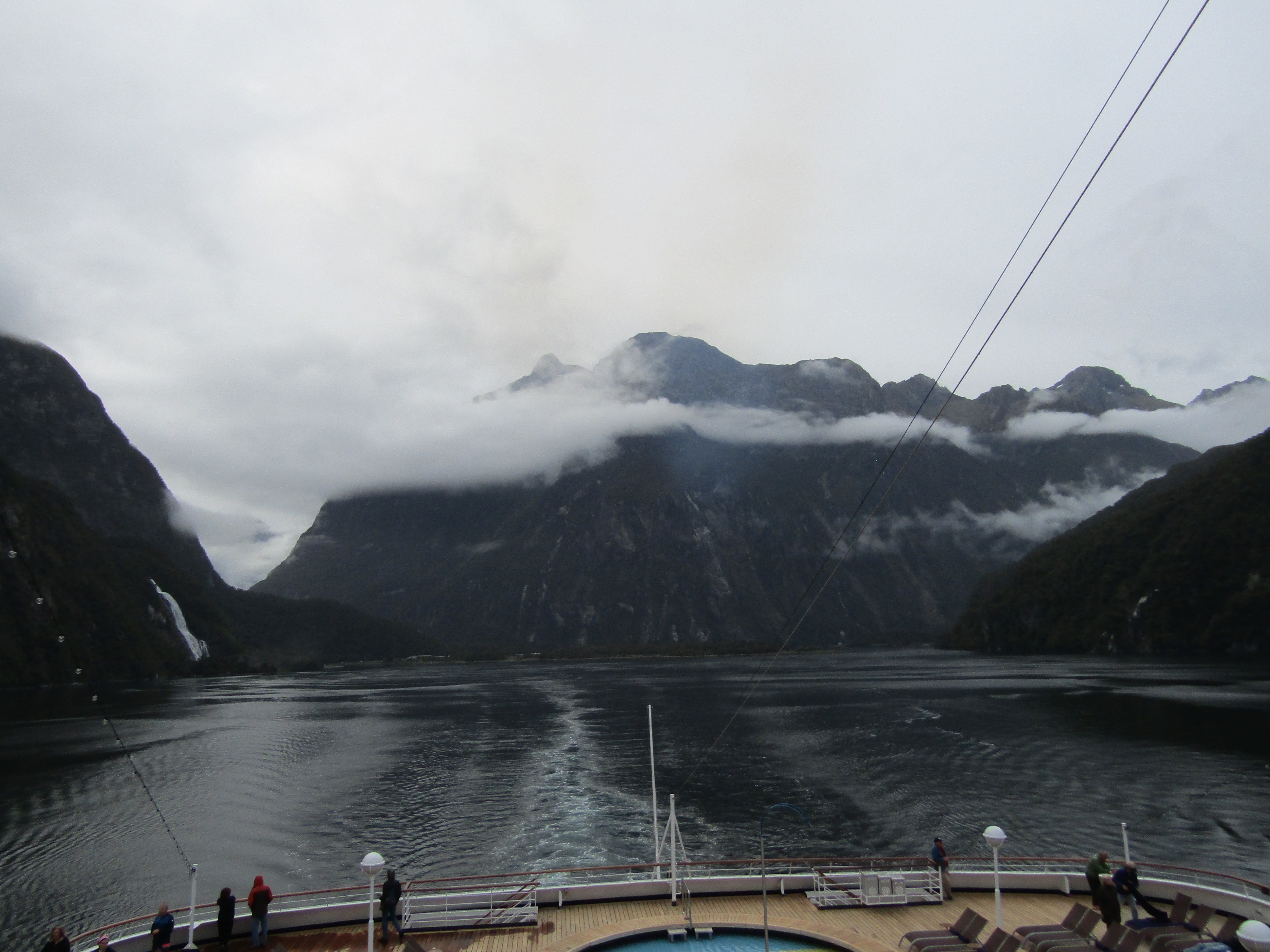 milford sound best facing Bowen Falls and Milford Village MM 2016-12-24 08