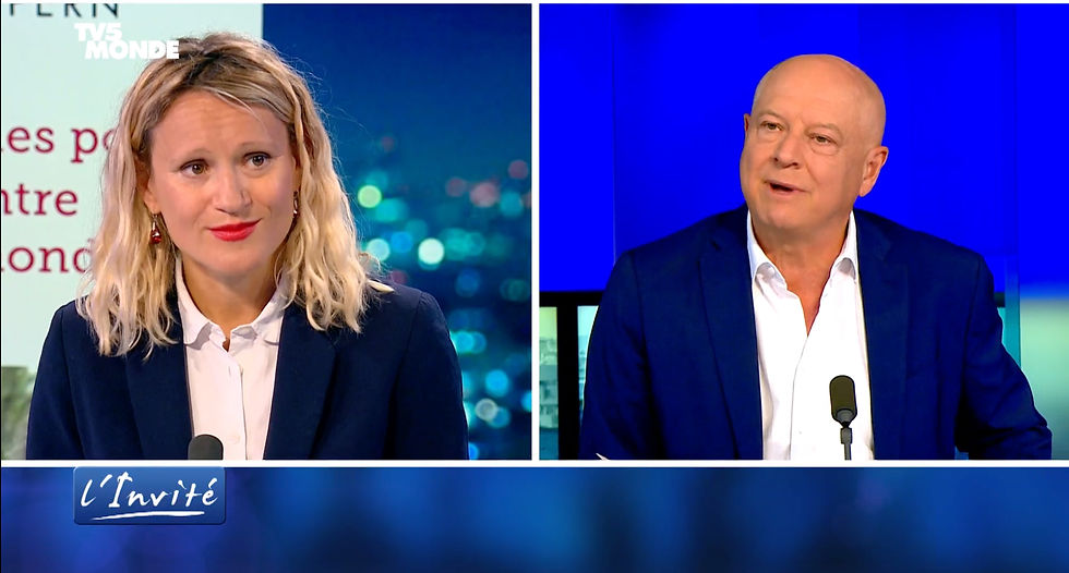 La philosophe Gabrielle Halpern répond aux question du journaliste Patrick Simonin sur TV5 Monde
