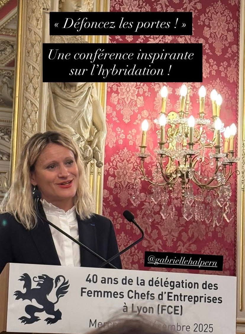 @DR - La philosophe Gabrielle Halpern dans les Salons de l'Hôtel de ville de Lyon