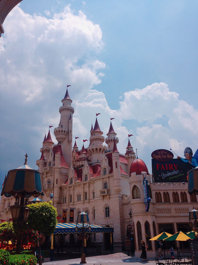 IT'S UNIVERSAL STUDIOS SINGAPORE