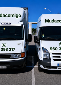 🚛 As viaturas Mudacomigo prontas para mais um dia de mudanças em Lisboa e Grande Lisboa. Confiança, pontualidade e profissionalismo em cada serviço.